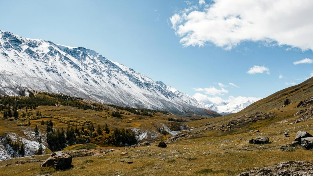 Небольшая равнина между горами
