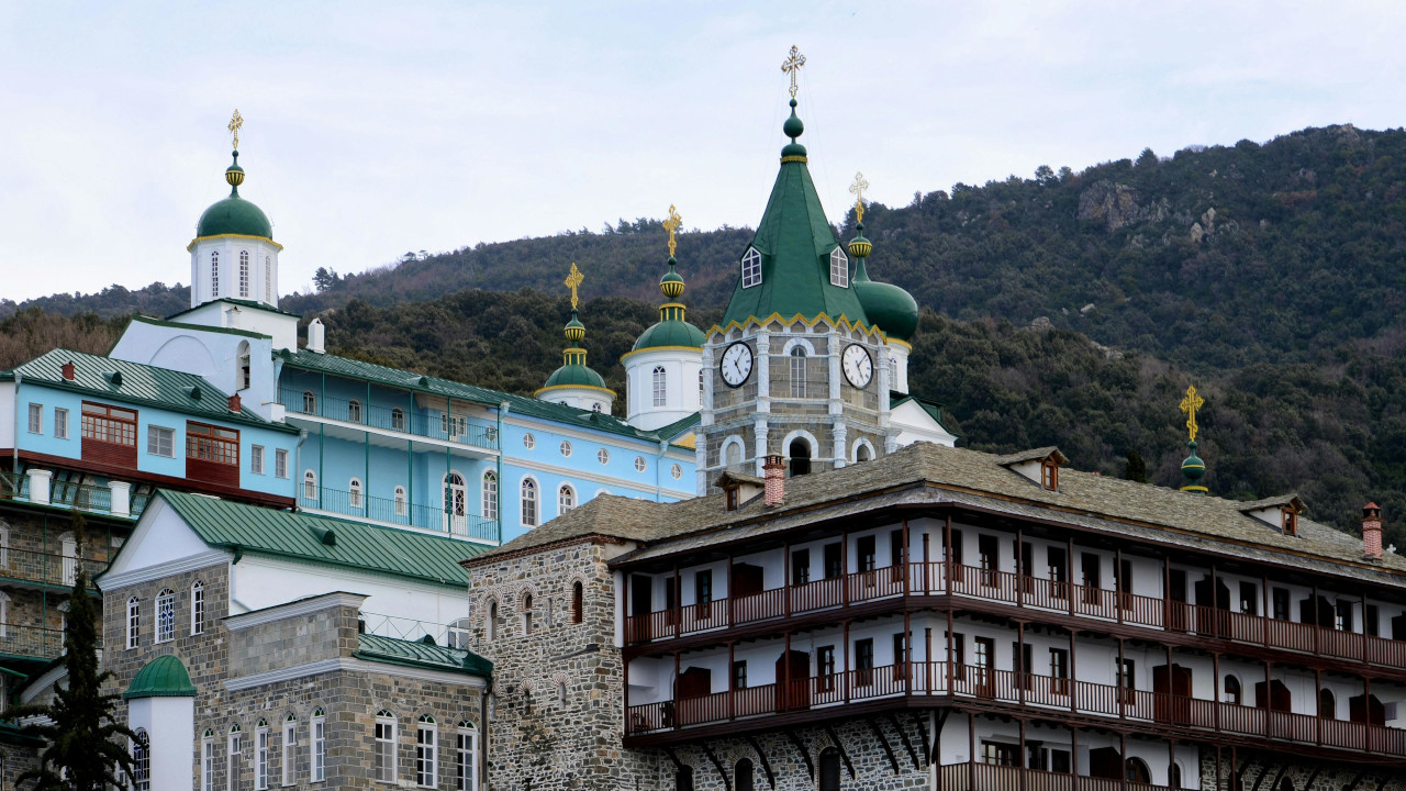 Храмы за каменными домами