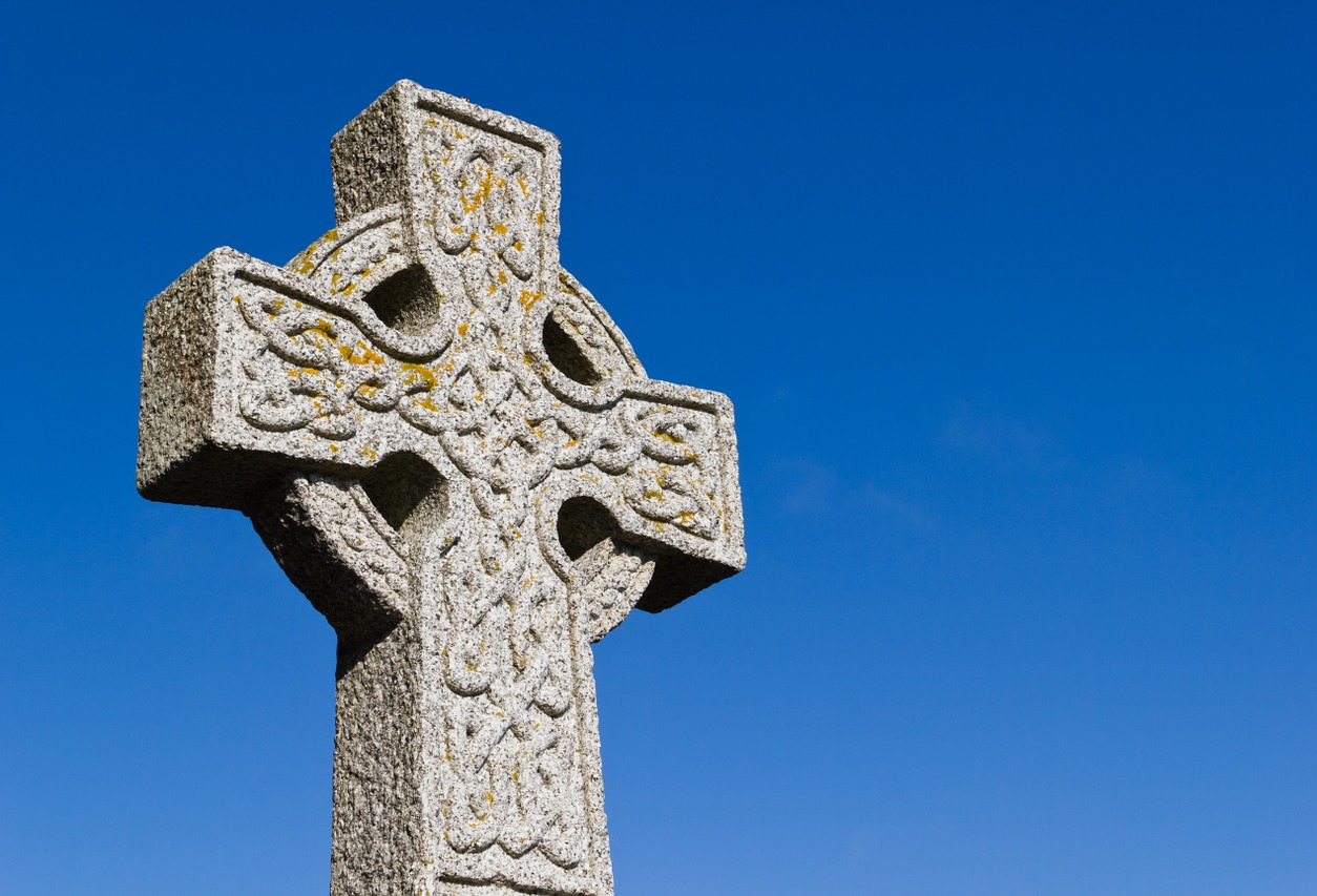 Кельтский крест, то есть крест, наложенный на круг, можно увидеть в разных ...