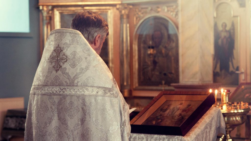 Чтение перед алтарём