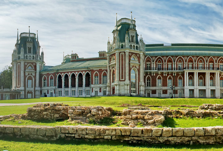 Большой дворец и хлебный дом в царицыно фото