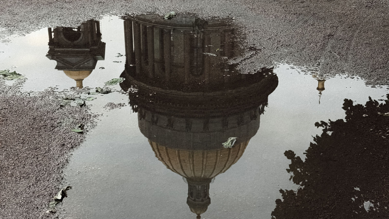Отражение храма в воде