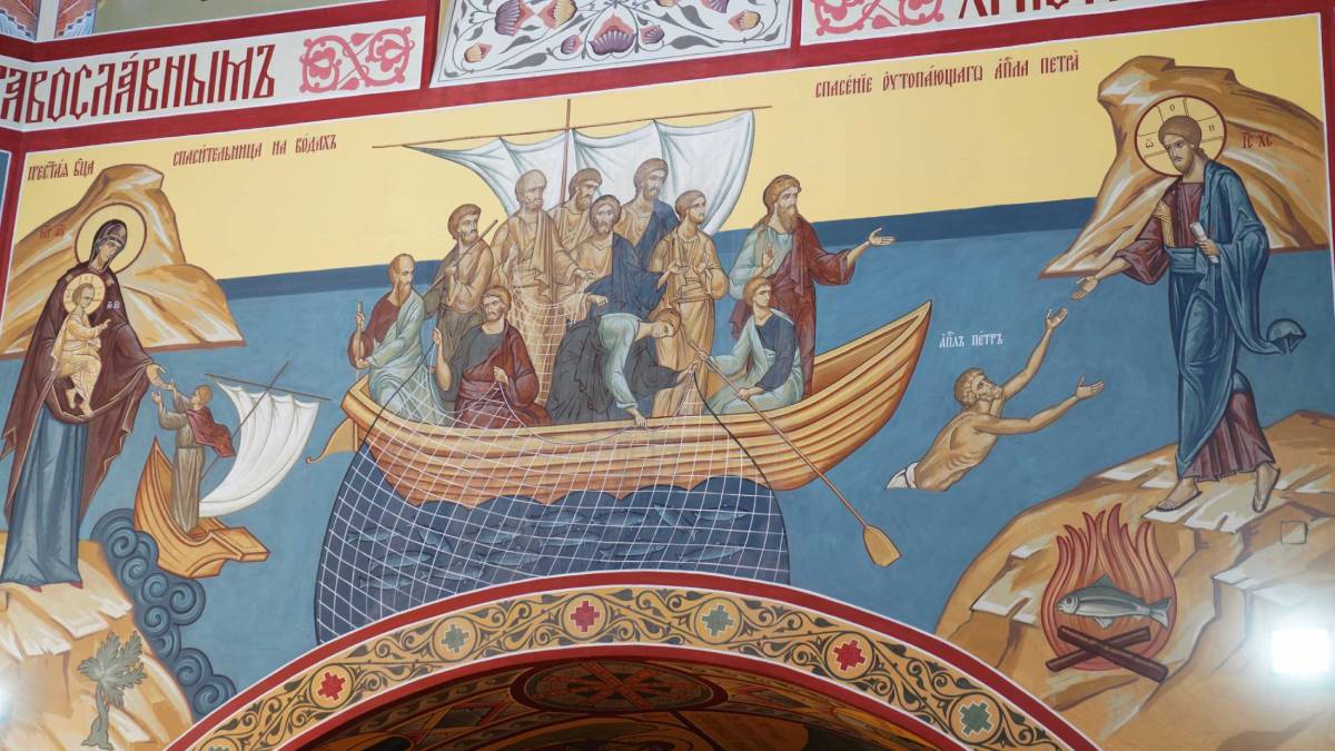 Икона на стенах храма с изображением апостолов