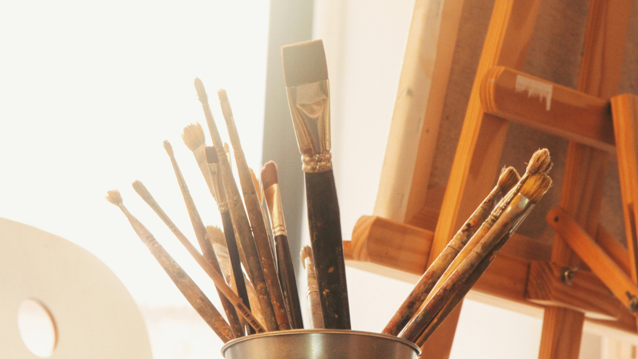 Художественные кисти в банке