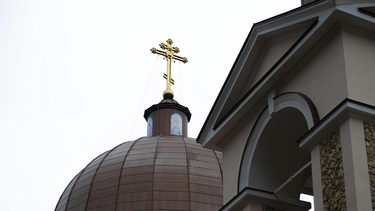 Купол храма с крестом