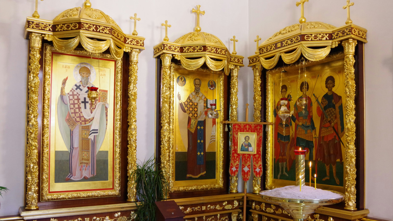 Иконы в храме