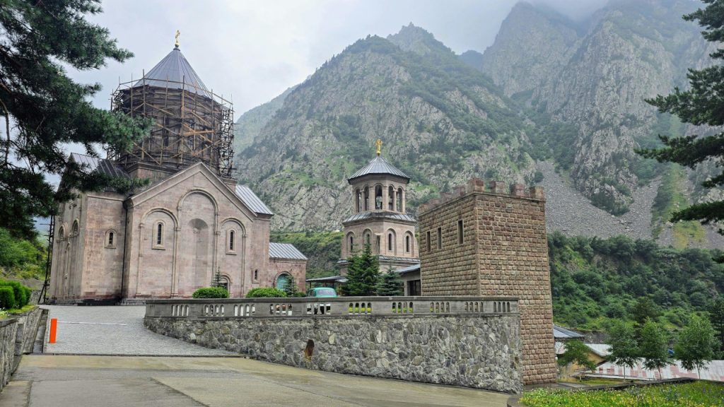 Старинный храм на реставрации