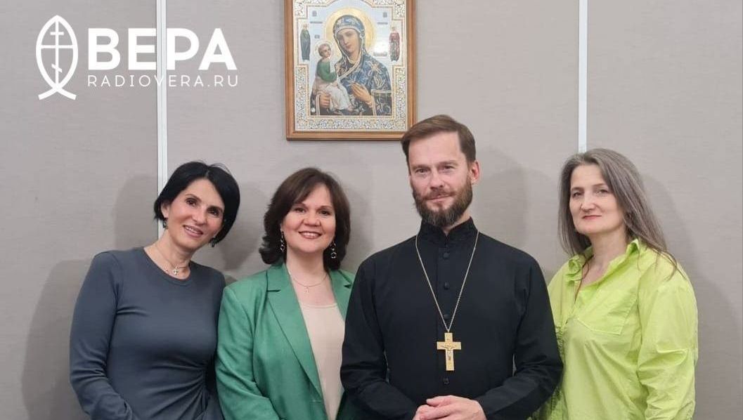 Иеромонах Геннадий (Войтишко), Ия Батаногова и Яна Зотова в студии Радио ВЕРА