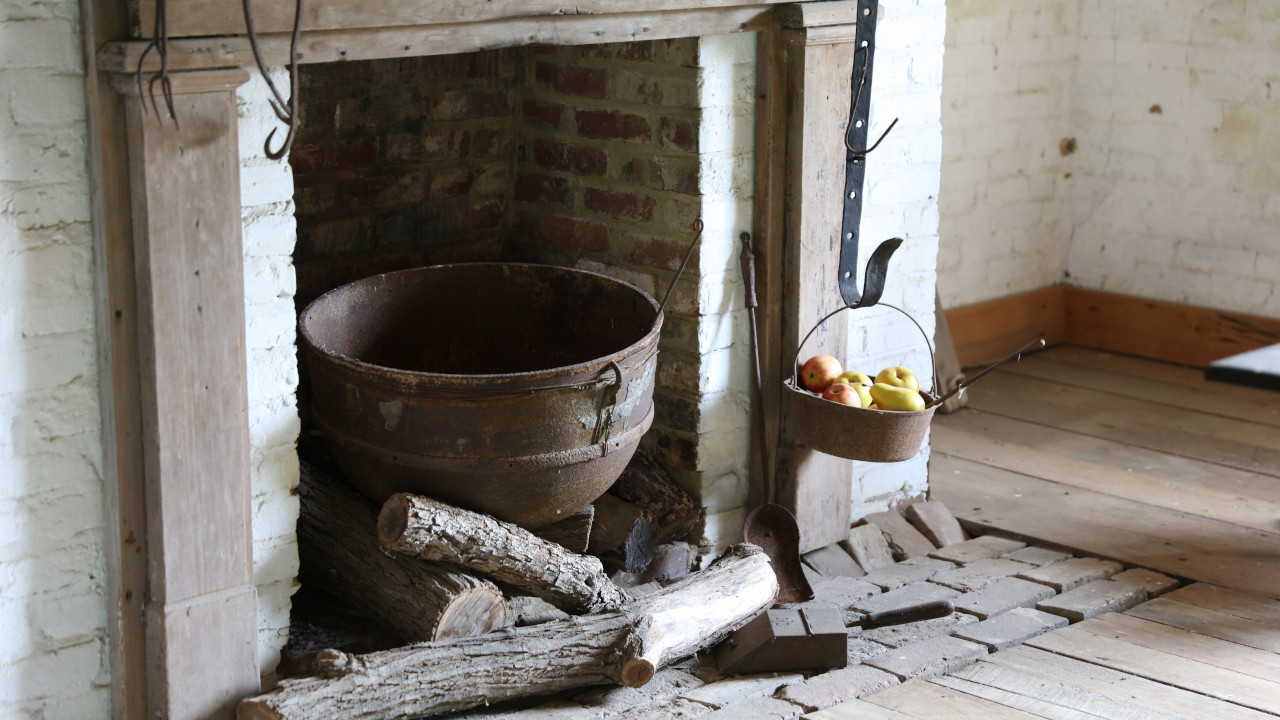 Камин с казаном