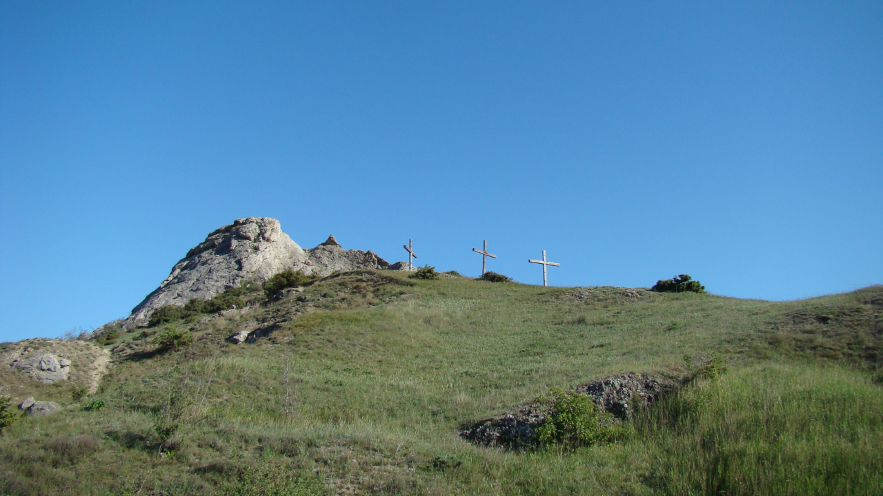 Три креста на горе