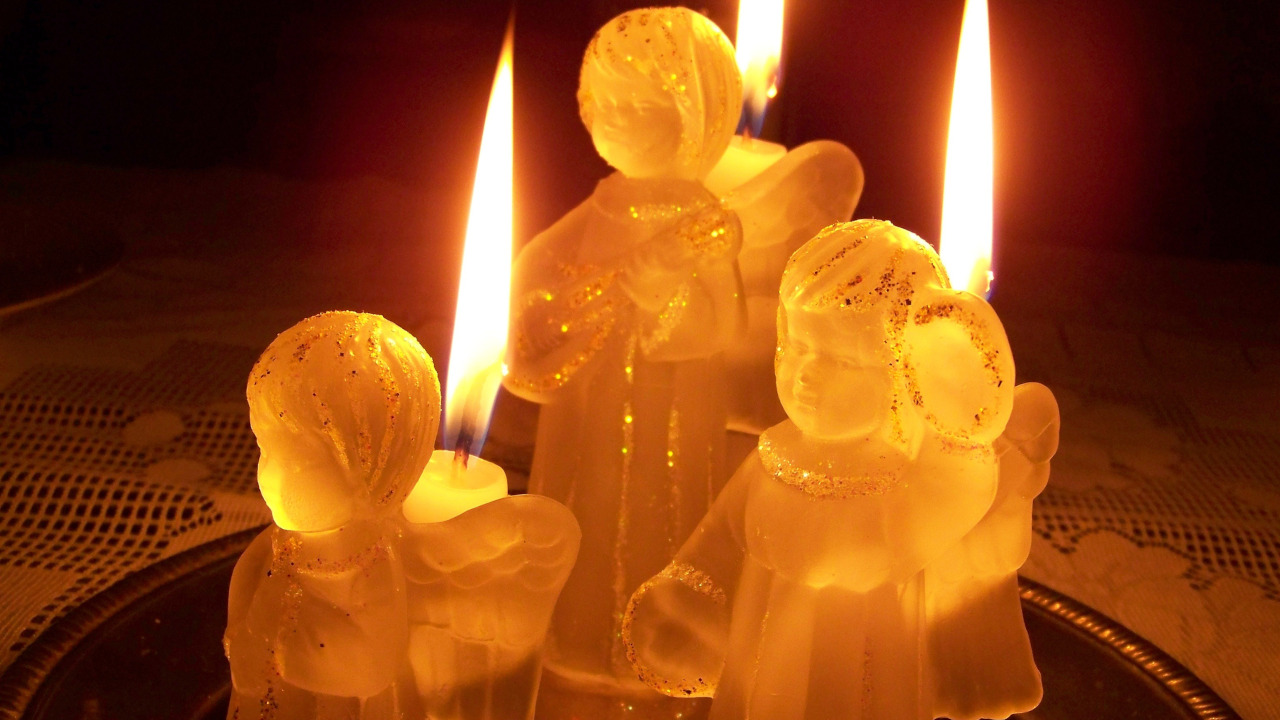 Три подсвечника: в виде ангела