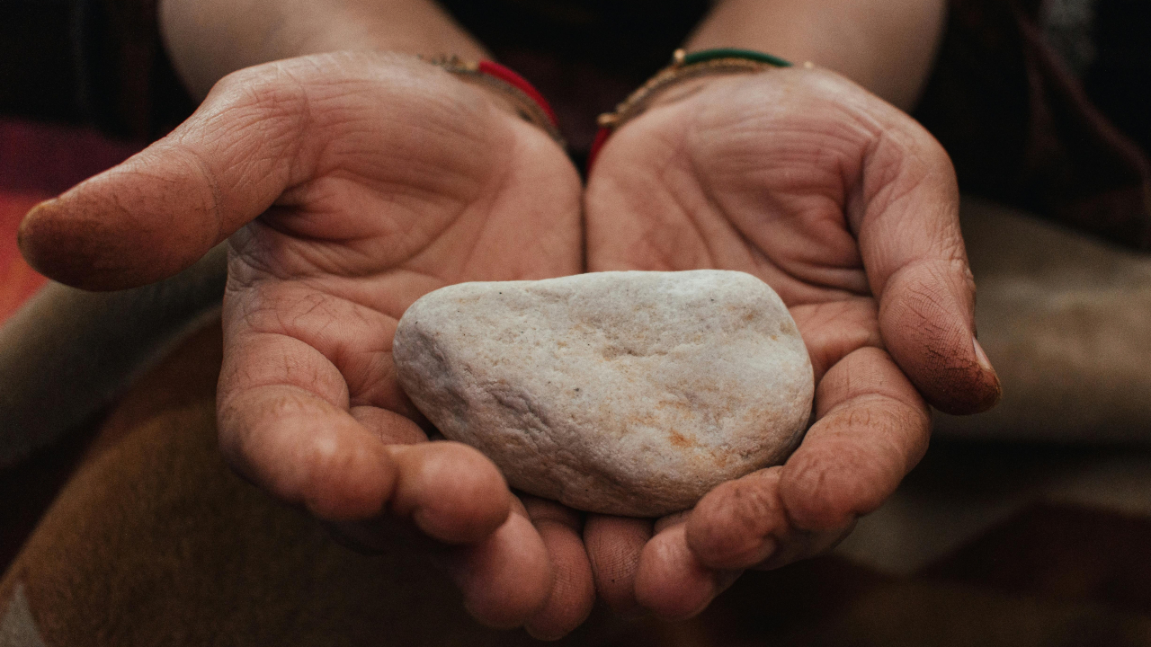 Камень в ладонях