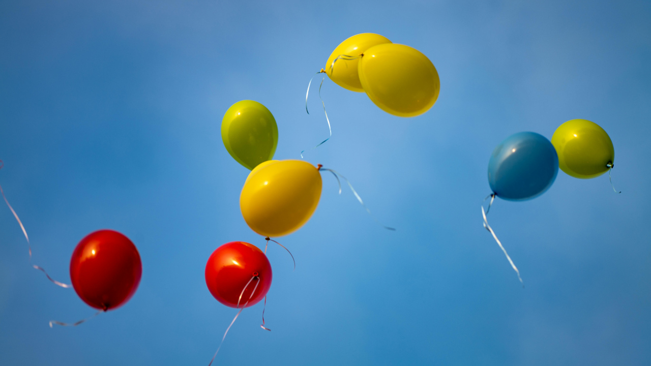 Летящие воздушные шарики