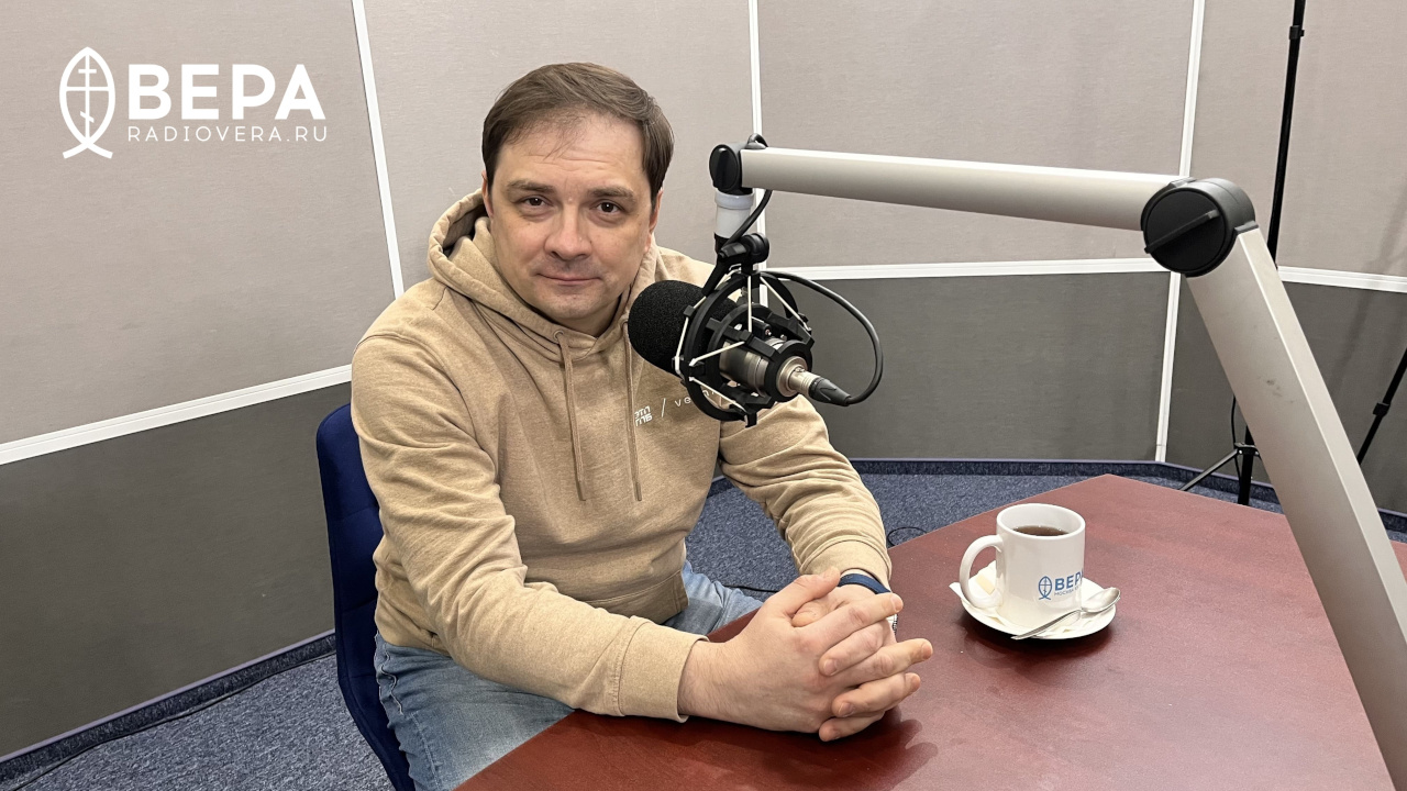 Михаил Константинов в студии Радио ВЕРА