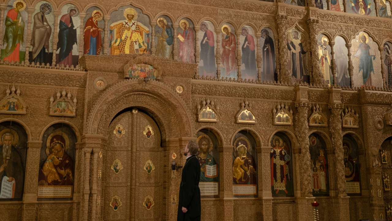 Иконостас в храме