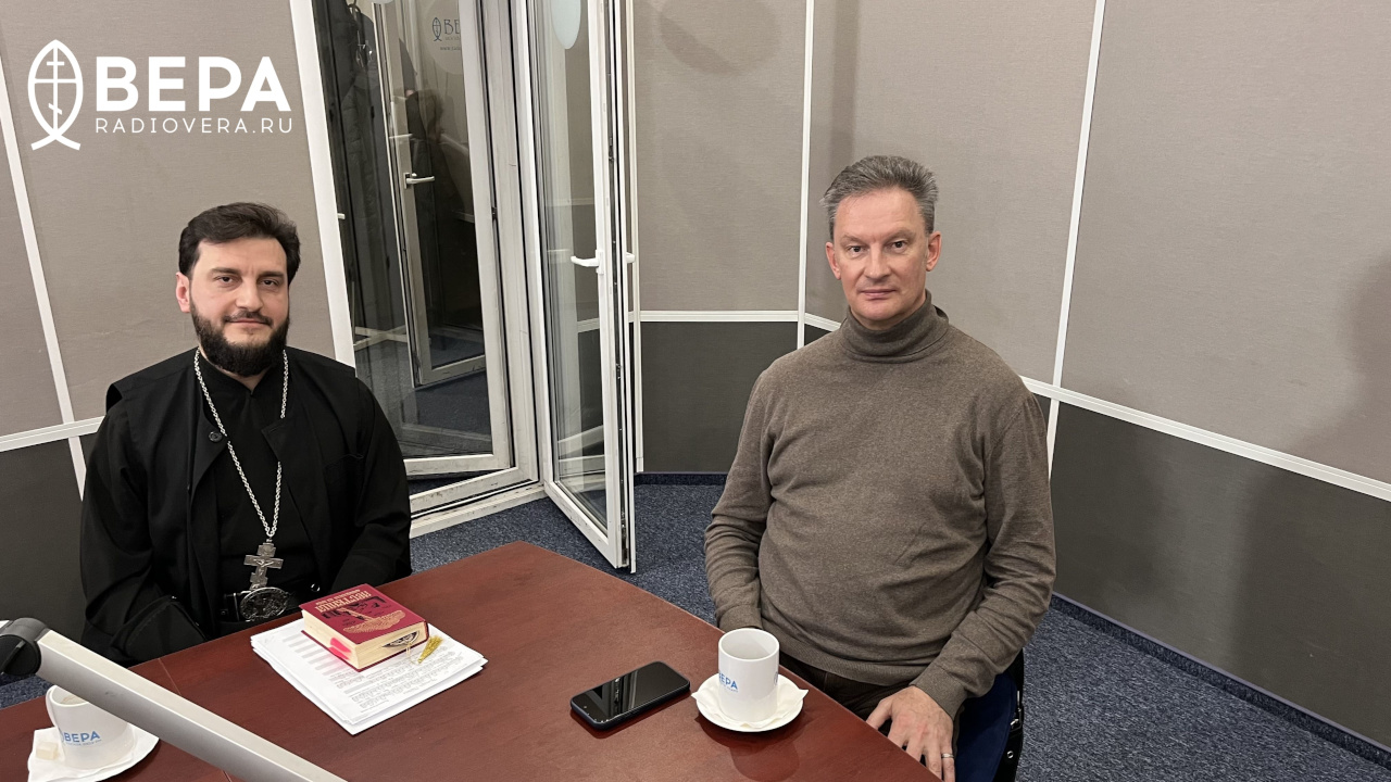 Иеромонах Кирилл (Перегудин) и Георгий Сафонов в студии Ради ВЕРА