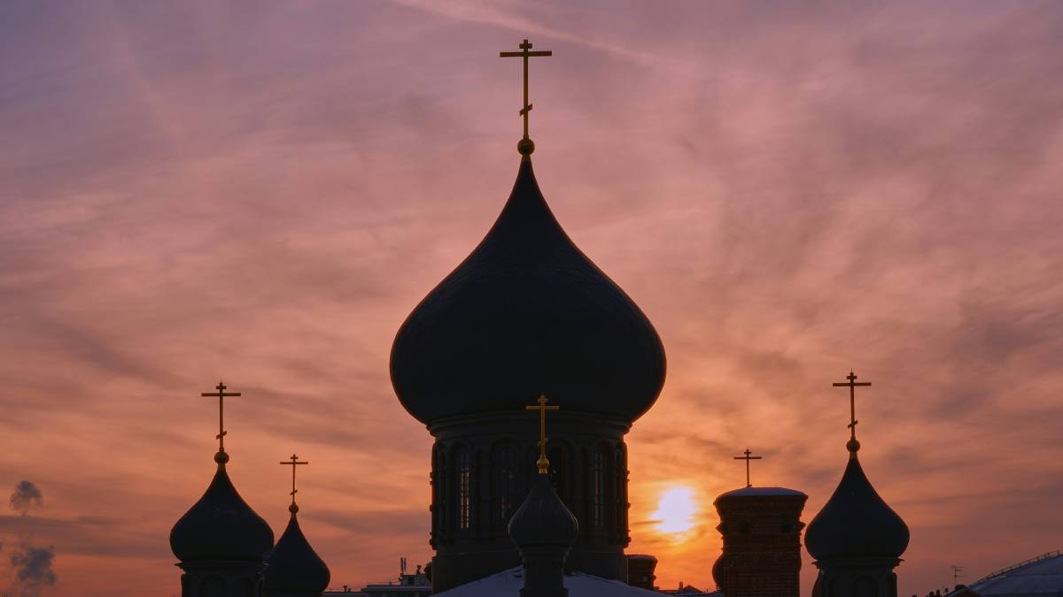 Купол православного храма на закате