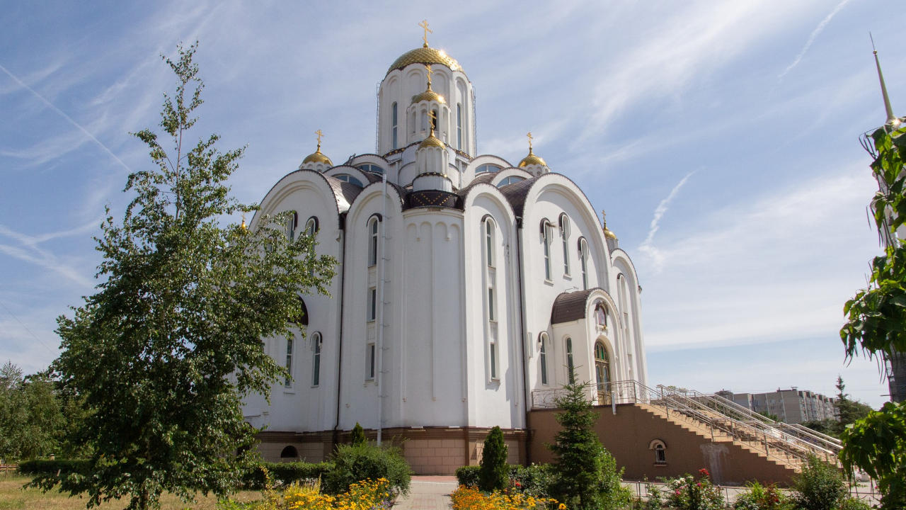 Белокаменный храм